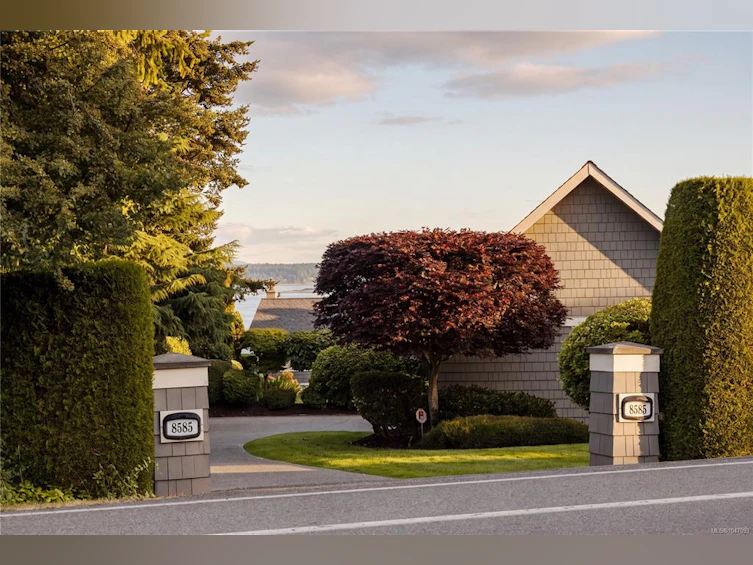 8585 Lochside Drive, North Saanich, BC, V8L 1M5 - 6