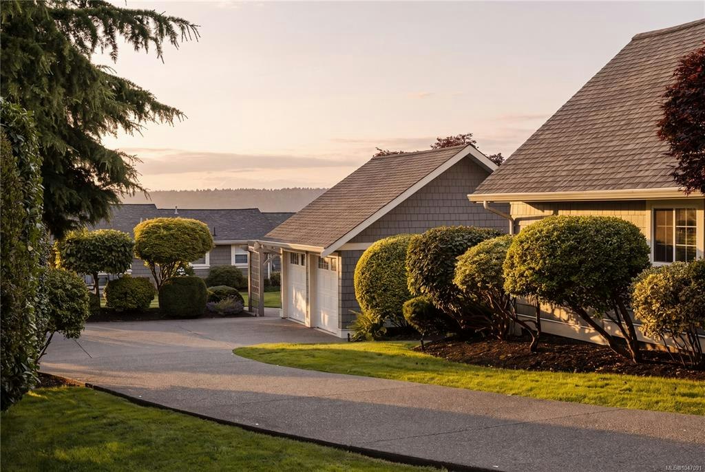 8585 Lochside Drive, North Saanich, BC, V8L 1M5 - 8