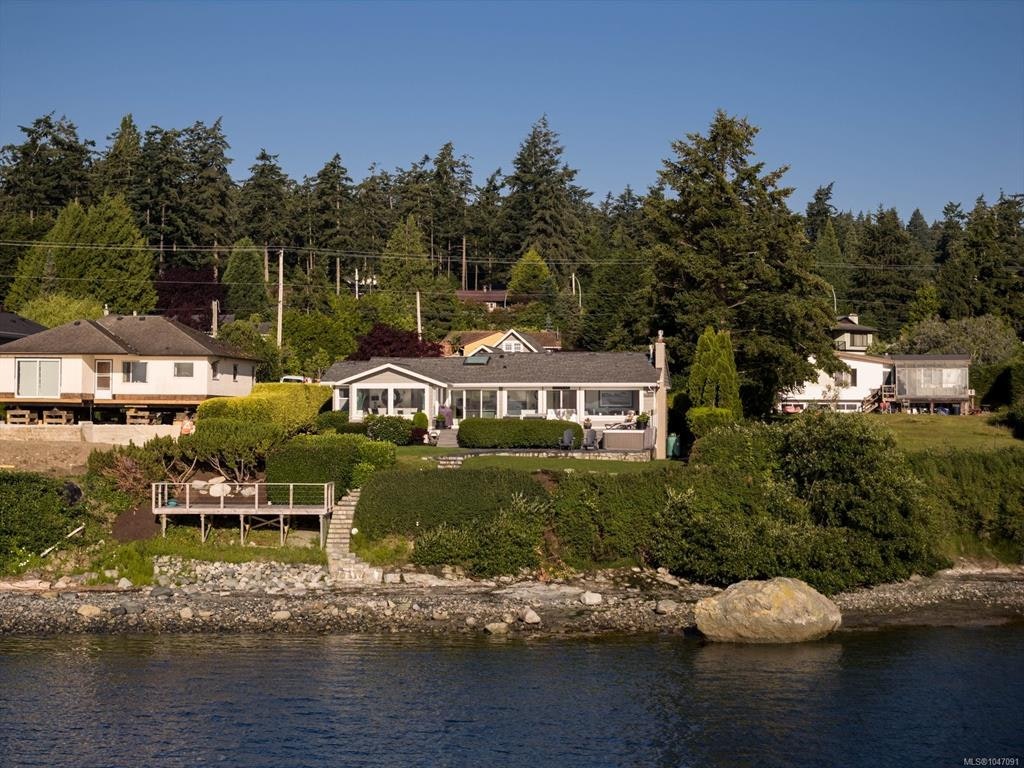 8585 Lochside Drive - 4
