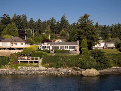 8585 Lochside Drive - 4