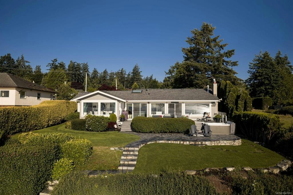 8585 Lochside Drive, North Saanich, BC, V8L 1M5 - 11