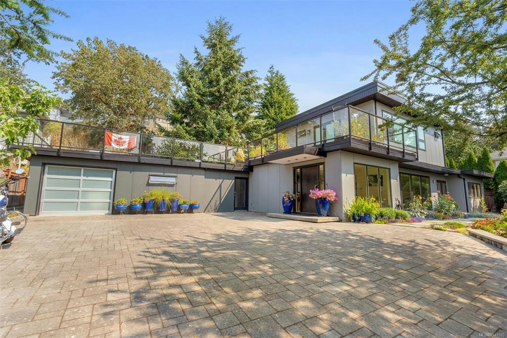 931 Lakeview Avenue, Saanich, BC, V8X 3H7