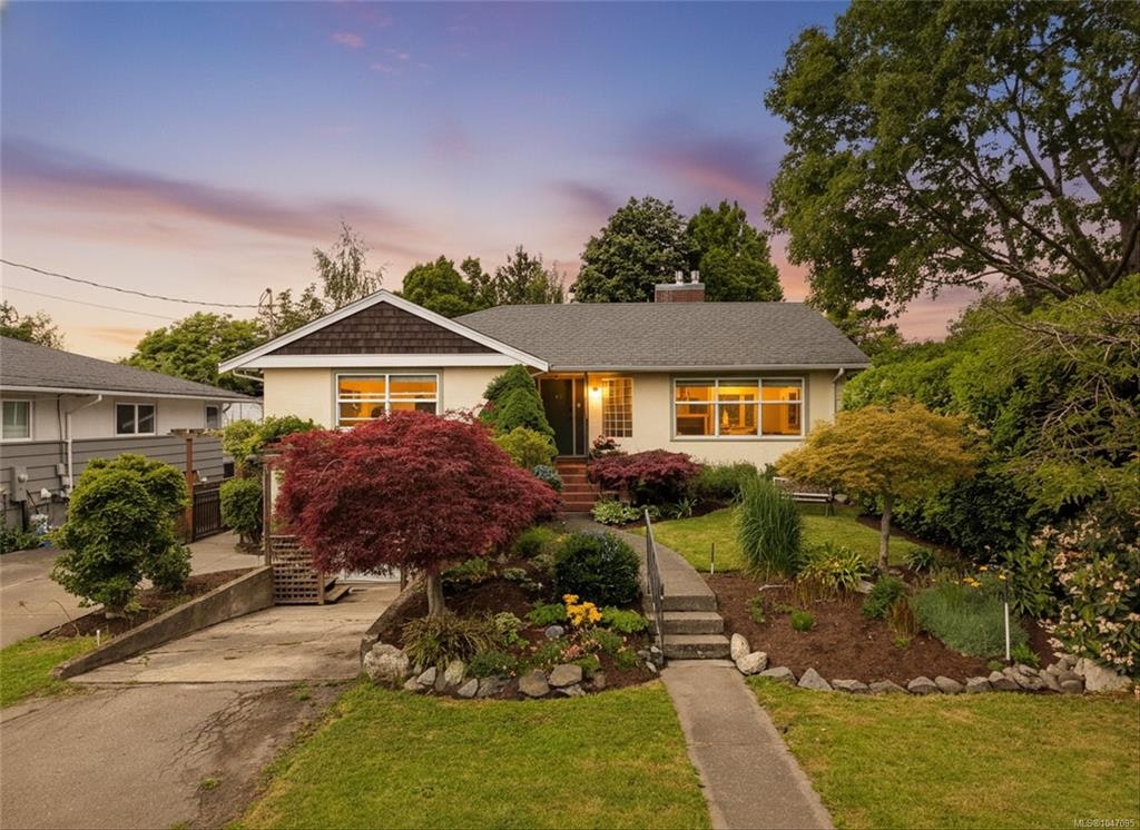 2758 Dunlevy Street, Oak Bay, BC, V8R 5Z5