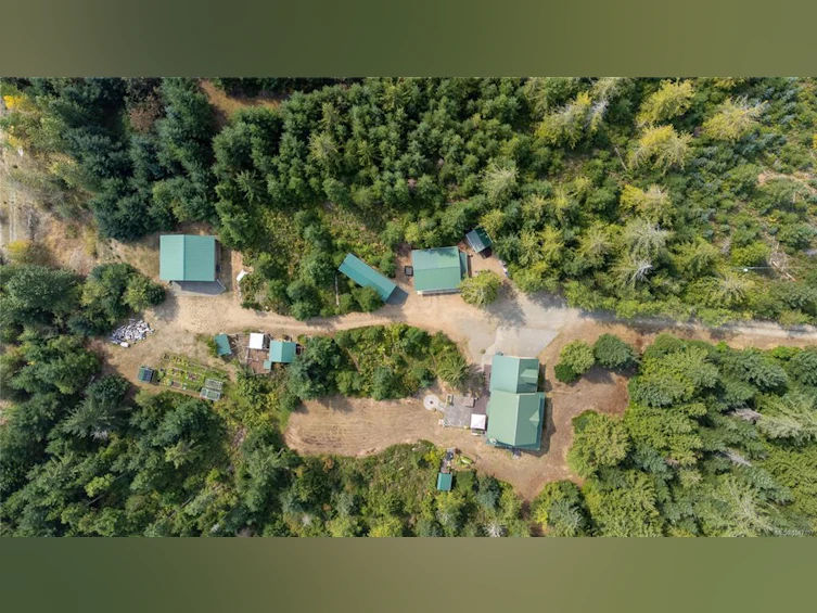 1131 Hecker Road, Black Creek, BC, V0R 2M0 - 2