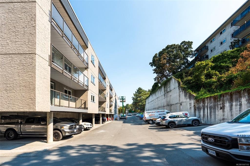 421-3255 Glasgow Avenue, Saanich, BC, V8X 4S4