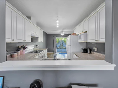 4780 Fairbrook Crescent - 5