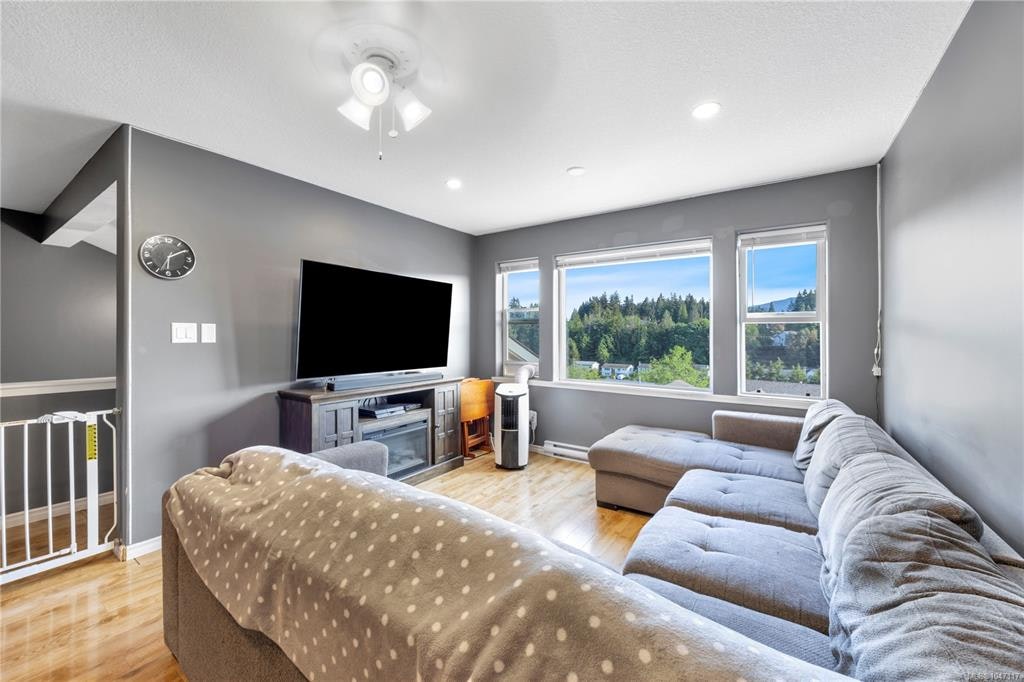 4780 Fairbrook Crescent - 2