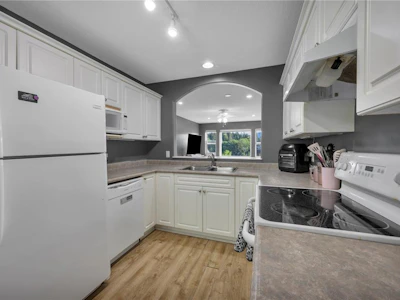 4780 Fairbrook Crescent - 3