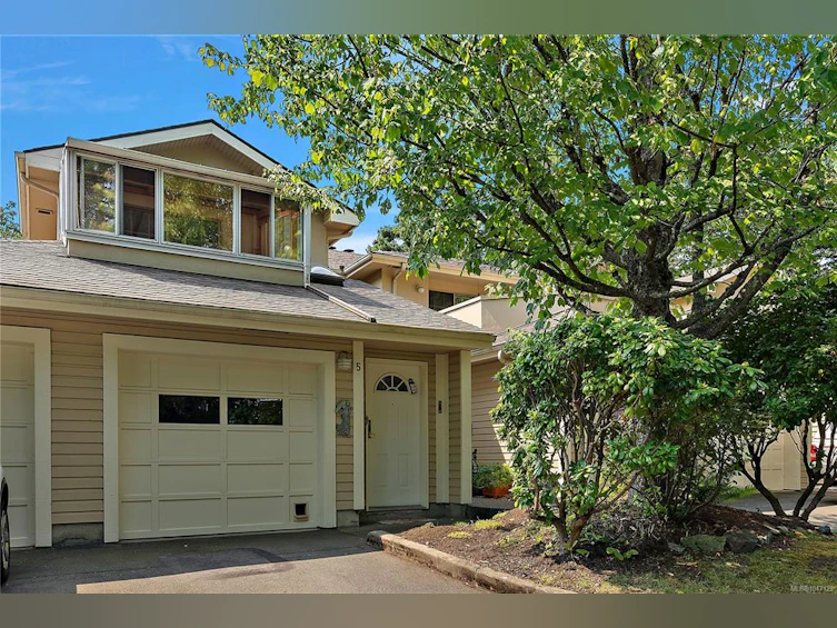 5-909 Admirals Road, Esquimalt, BC, V9A 2P1