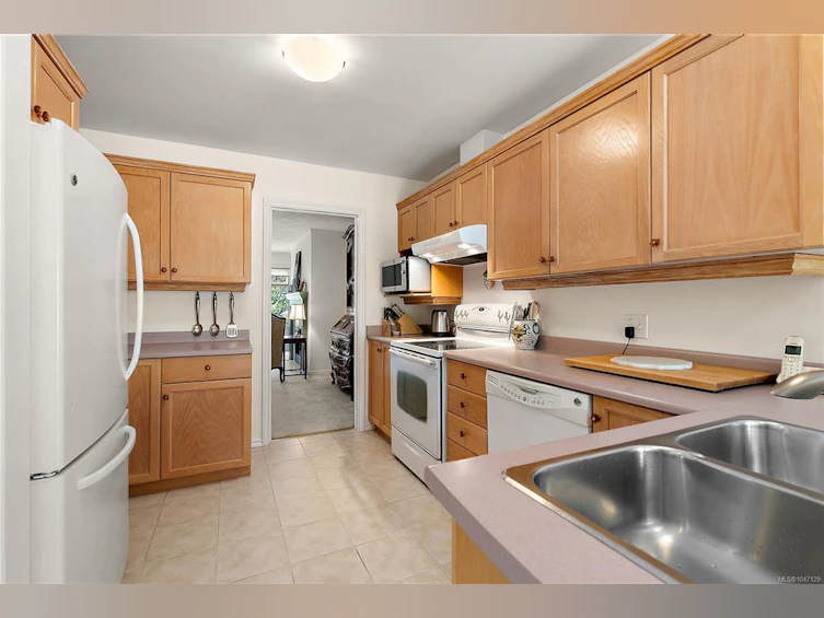 5-909 Admirals Road, Esquimalt, BC, V9A 2P1 - 3