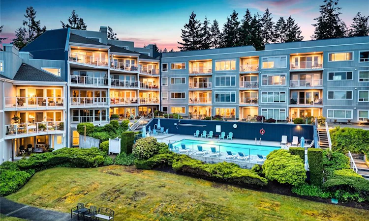 310-2560 Departure Bay Road