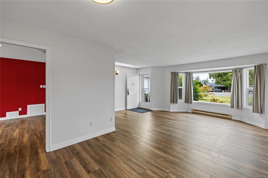 574 Hirst Avenue, Parksville, BC, V9P 1H8 - 2