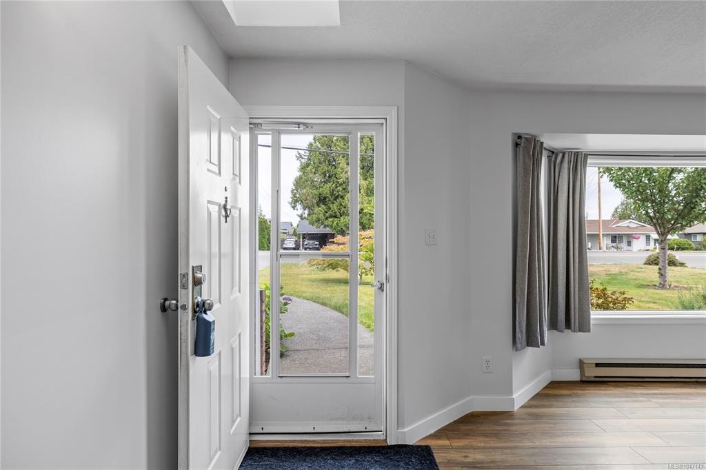 574 Hirst Avenue, Parksville, BC, V9P 1H8 - 14