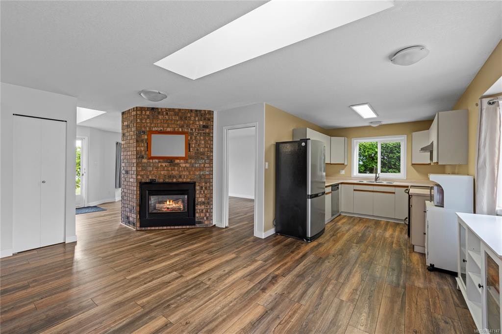 574 Hirst Avenue, Parksville, BC, V9P 1H8 - 4