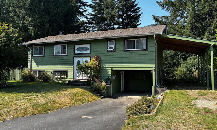 390 Alder Crescent