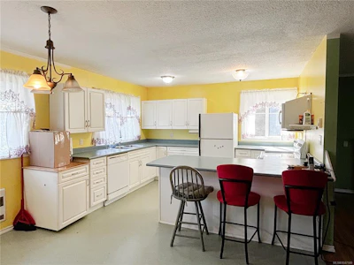 390 Alder Crescent - 2