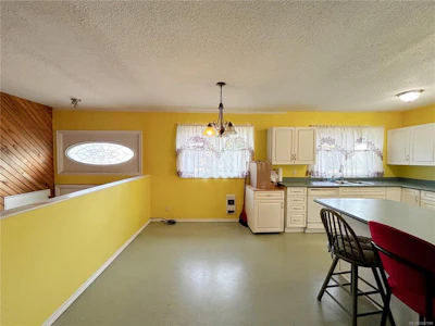 390 Alder Crescent - 4