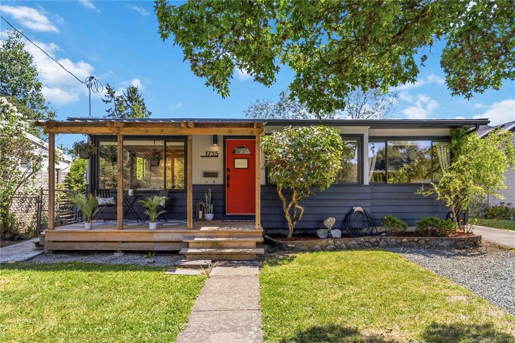 1735 Newton Street, Saanich, BC, V8R 2R1