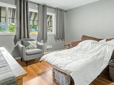 402 Young Street - 5