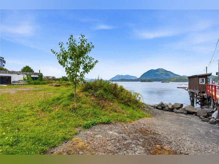356-360 Main Street, Tofino, BC, V0R 2Z0 - 8
