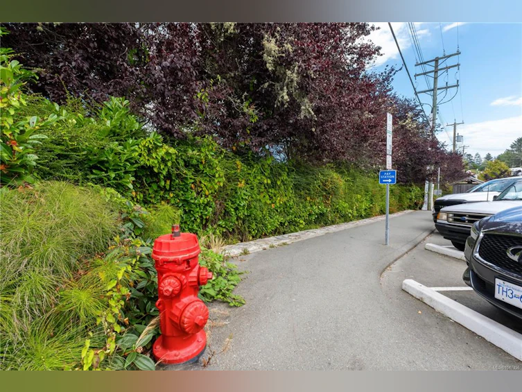 356-360 Main Street, Tofino, BC, V0R 2Z0 - 12
