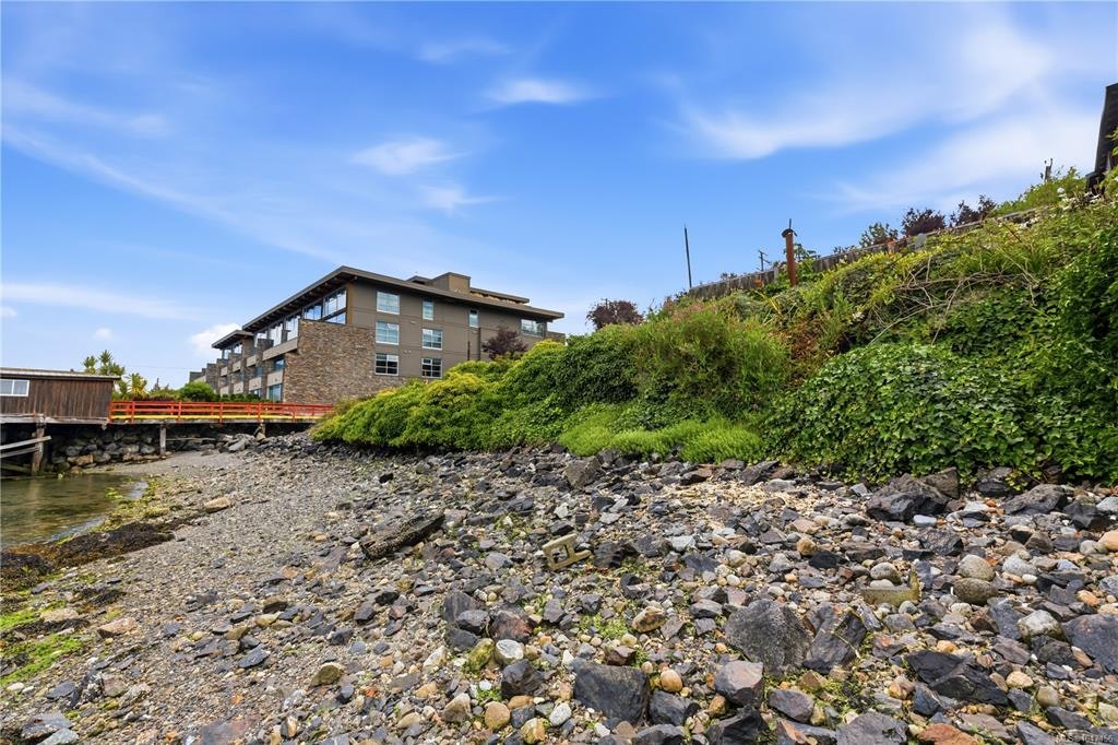 356-360 Main Street, Tofino, BC, V0R 2Z0 - 15