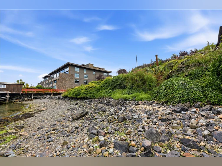 356-360 Main Street, Tofino, BC, V0R 2Z0 - 15