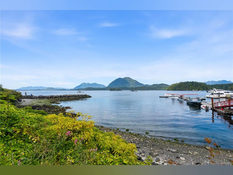 356-360 Main Street, Tofino, BC, V0R 2Z0 - 2