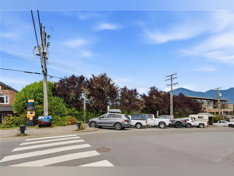 356-360 Main Street, Tofino, BC, V0R 2Z0 - 9
