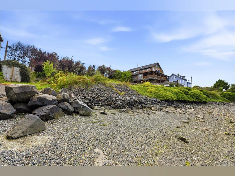 356-360 Main Street, Tofino, BC, V0R 2Z0 - 10