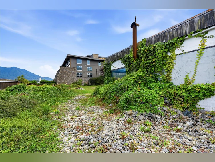 356-360 Main Street, Tofino, BC, V0R 2Z0 - 7