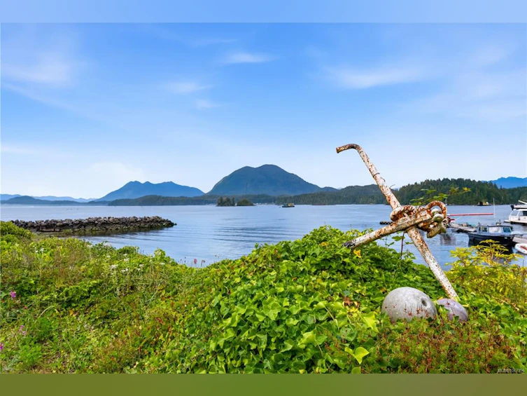 356-360 Main Street, Tofino, BC, V0R 2Z0