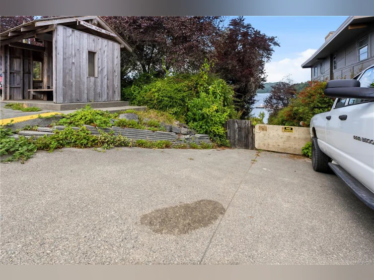 356-360 Main Street, Tofino, BC, V0R 2Z0 - 11