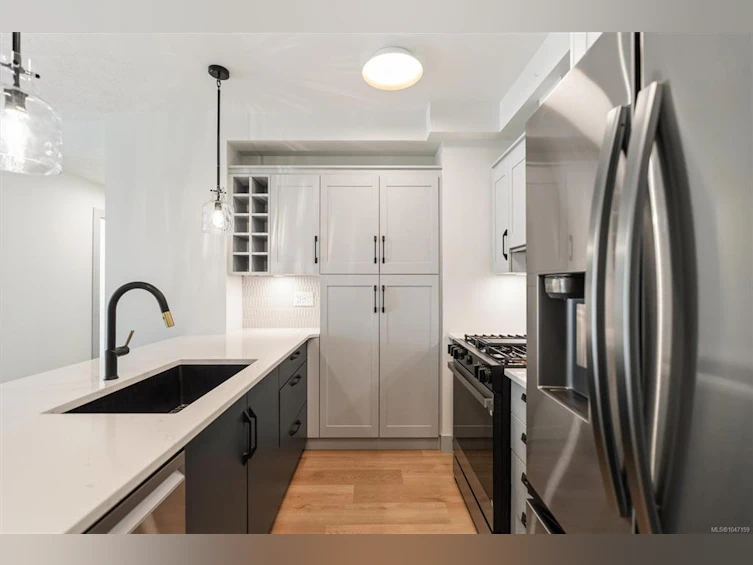 S305-737 Humboldt Street, Victoria, BC, V8W 4A4 - 8