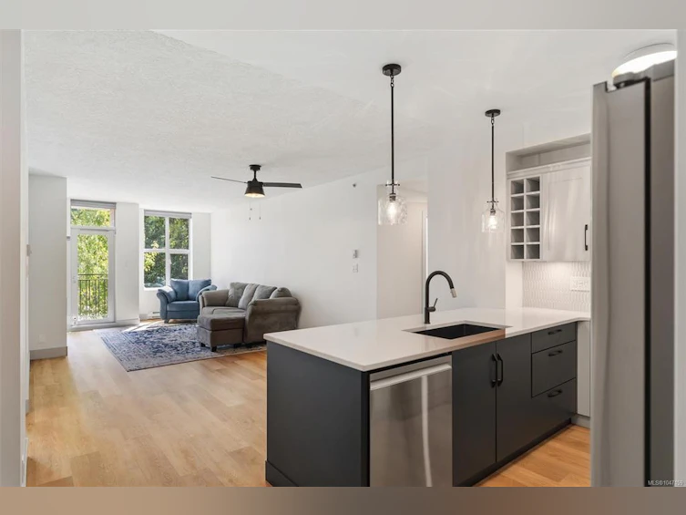 S305-737 Humboldt Street, Victoria, BC, V8W 4A4 - 6
