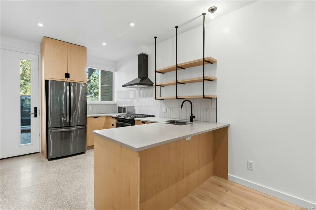6-590 Marine Drive - 3