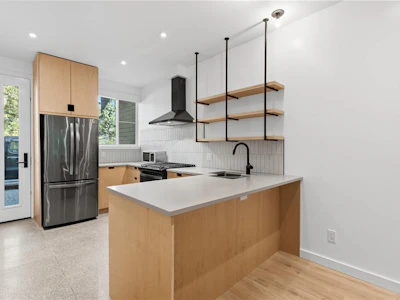 6-590 Marine Drive - 3