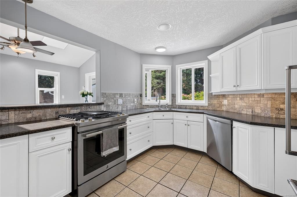 16 Edwards Estates Road, View Royal, BC, V9B 5X2 - 10