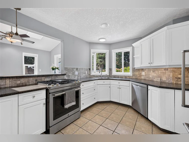 16 Edwards Estates Road, View Royal, BC, V9B 5X2 - 10
