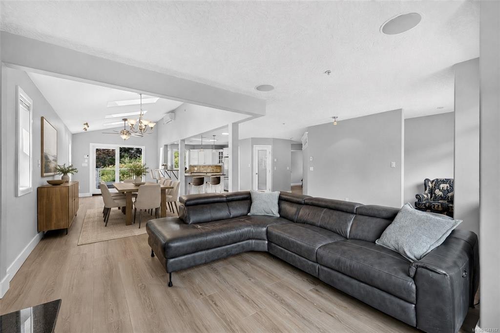 16 Edwards Estates Road, View Royal, BC, V9B 5X2 - 6