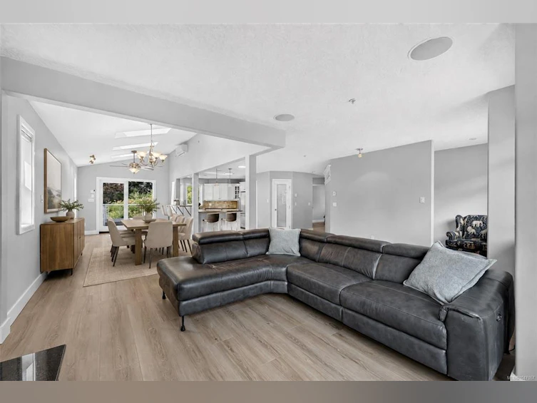 16 Edwards Estates Road, View Royal, BC, V9B 5X2 - 6