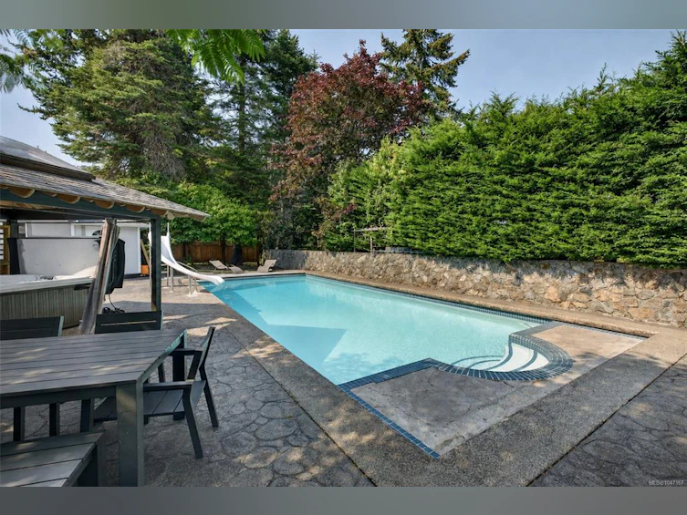 16 Edwards Estates Road, View Royal, BC, V9B 5X2 - 22