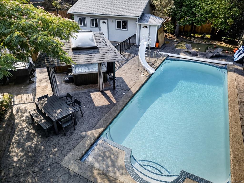16 Edwards Estates Road, View Royal, BC, V9B 5X2 - 23