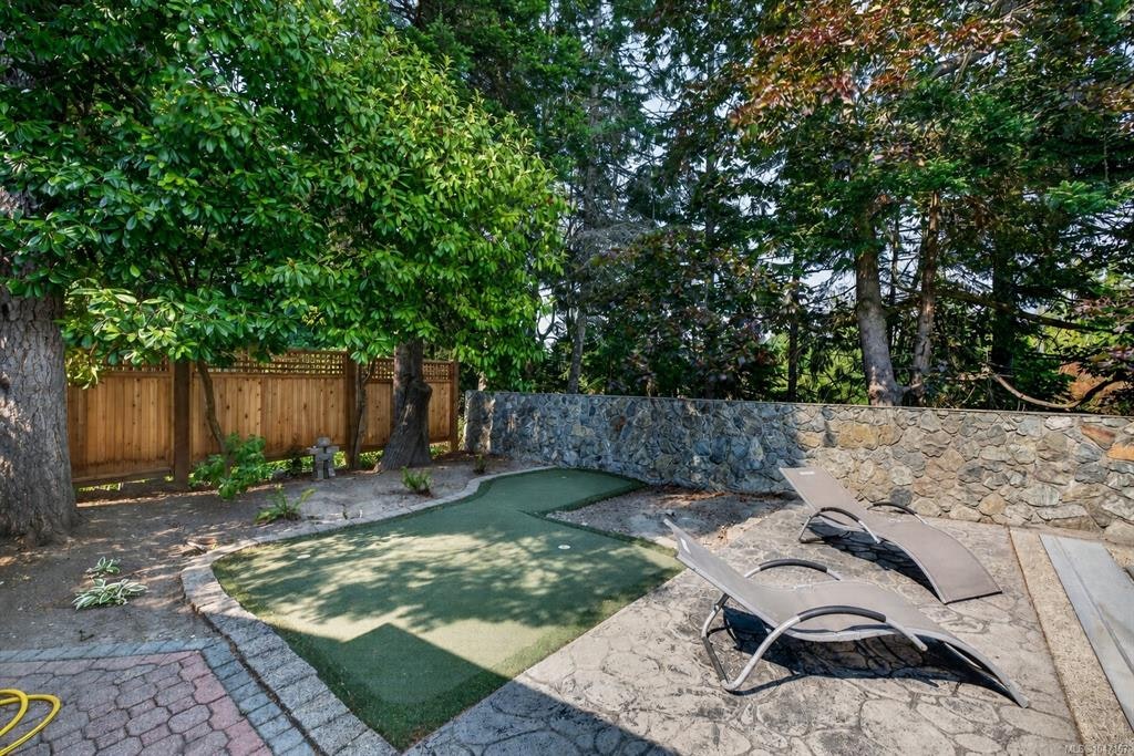 16 Edwards Estates Road, View Royal, BC, V9B 5X2 - 24