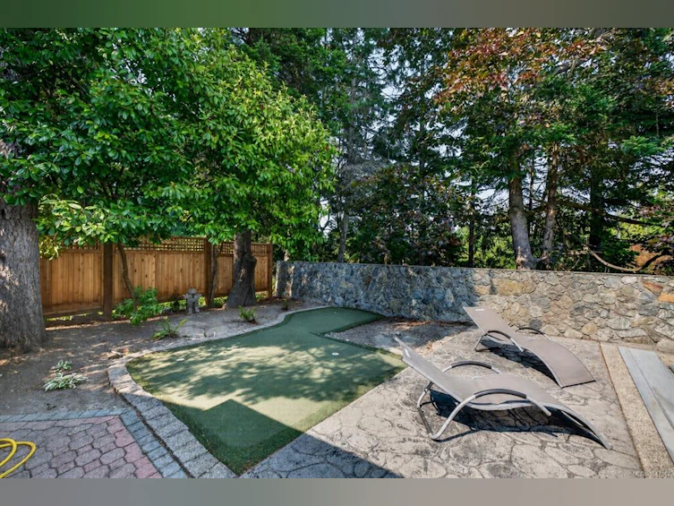16 Edwards Estates Road, View Royal, BC, V9B 5X2 - 24
