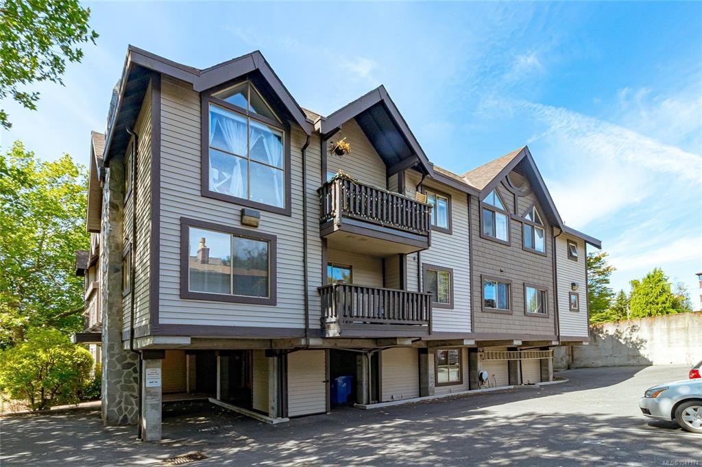 302-108 W Gorge Road, Saanich, BC, V9A 1M2