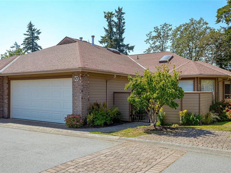 901 - 4515 Pipeline Road, Saanich BC V8Z 5M3