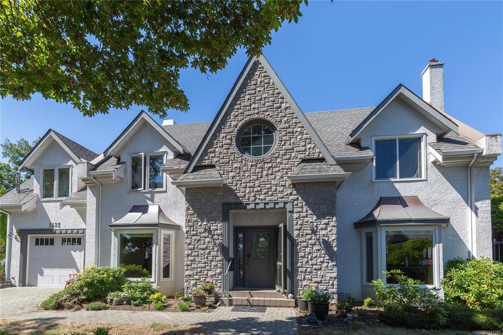 1632 Beach Drive, Oak Bay, BC, V8R 6H8