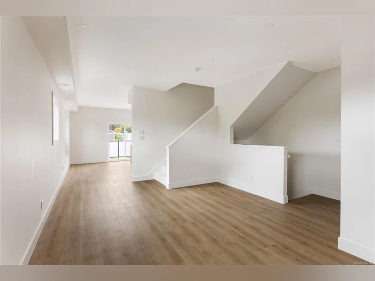 1-913 Dale Street, Saanich, BC, V8X 2V9 - 10