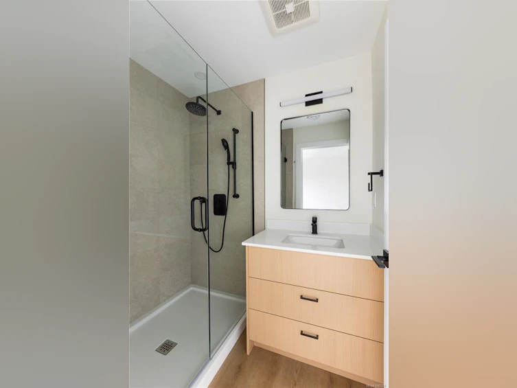 1-913 Dale Street, Saanich, BC, V8X 2V9 - 15